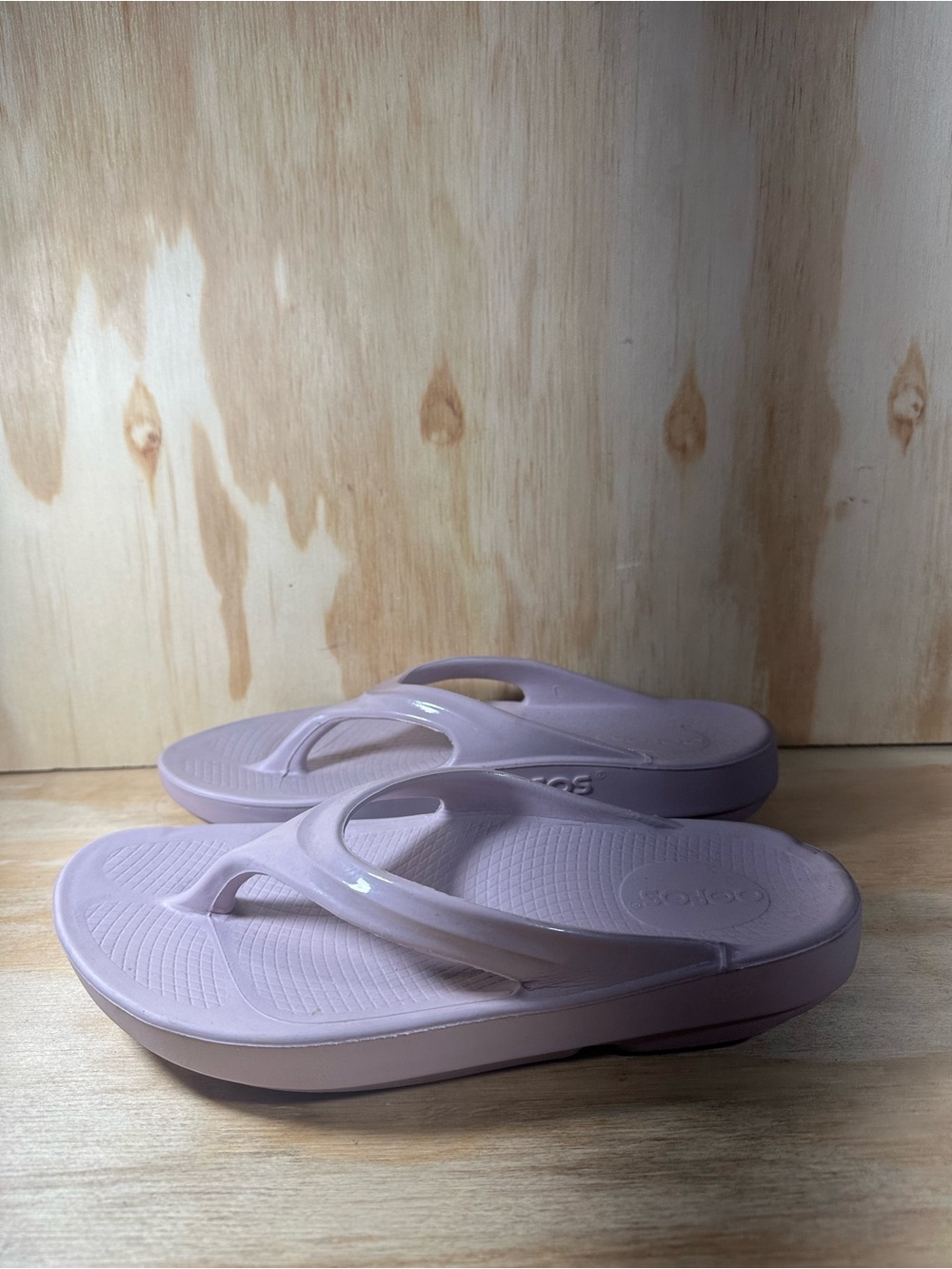 OOFOS Lavender Flip Flop Sandals Women’s Size 8